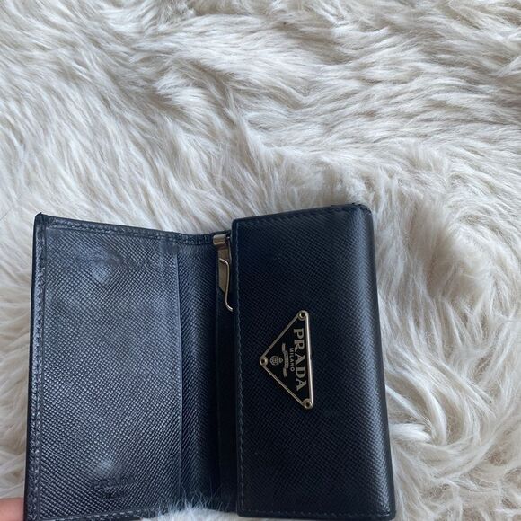 Prada Saffiano 6-ring key case - Picture 7 of 10